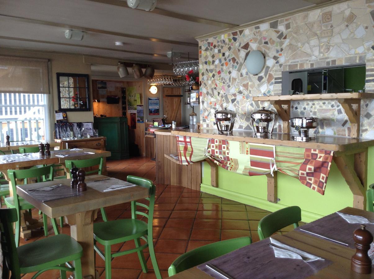 Restaurant Motel De La Plage Saint-Irénée Exteriör bild