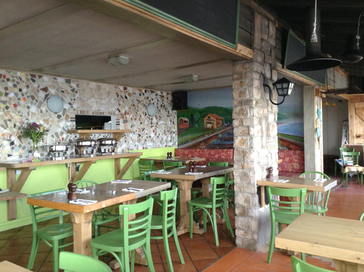 Restaurant Motel De La Plage Saint-Irénée Exteriör bild